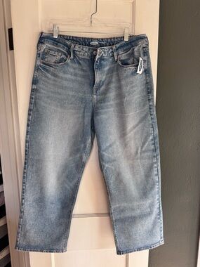 NWT Old Navy Light Blue Straight Leg Cropped Light wash Women’s Jeans Size 14